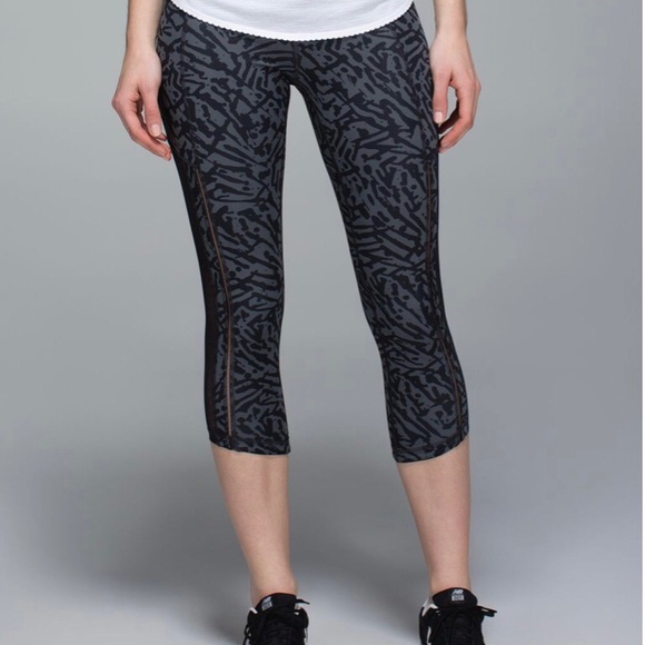 lululemon athletica Pants - 💕LULULEMON - EUC Hot to Street Crop (8)